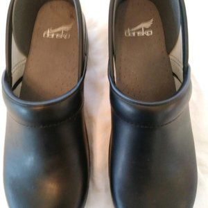 New Dansko Womens Clog